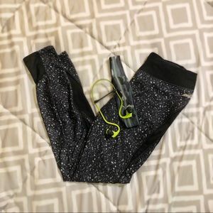 🌿5 for $25} Black & White Diamond Print Leggings